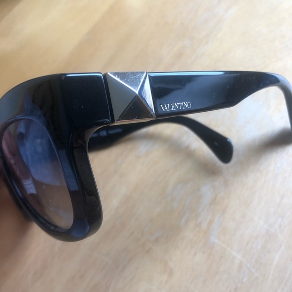 Valentino Sunglasses - Picture 3 of 5